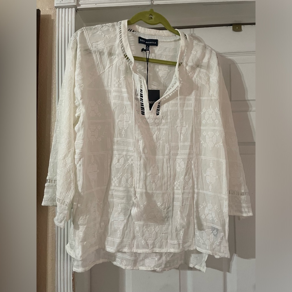 NWT 525 America White Embroidered Women's Top size large 🌹🌺🌸 BG 05